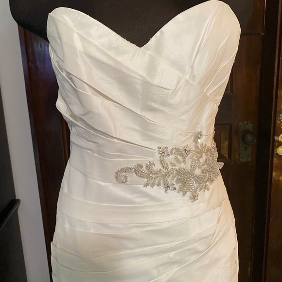 Eden Bridal. Size 6. NWT - Picture 3 of 6